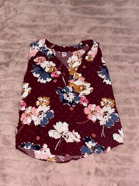 Old Navy Burgundy Floral Sleeveless V-Neck Blouse Tank Top Size M